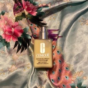 Clinique dramatically different moisturizing gel